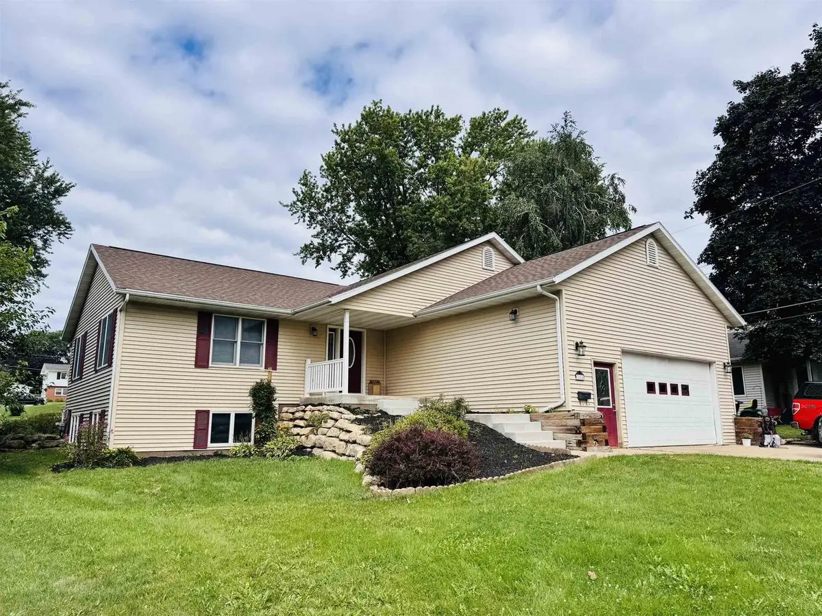 308 S Lindsey Street, Dodgeville, WI 53533 - #1