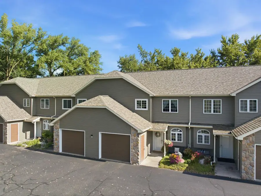 1066 Hillside Drive #4, Wisconsin Dells, WI 53965 - #2