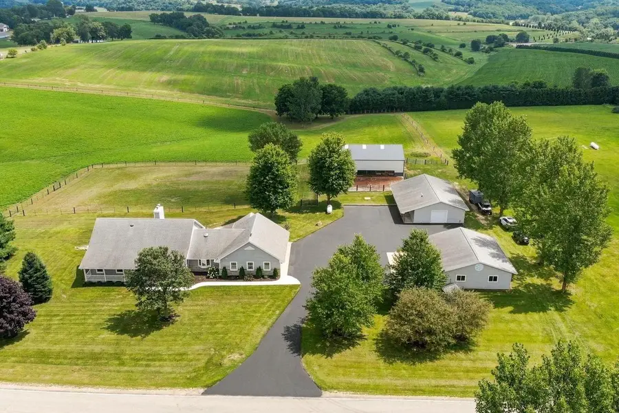 3666 County Road J Road, Benton, WI 53803 - #2