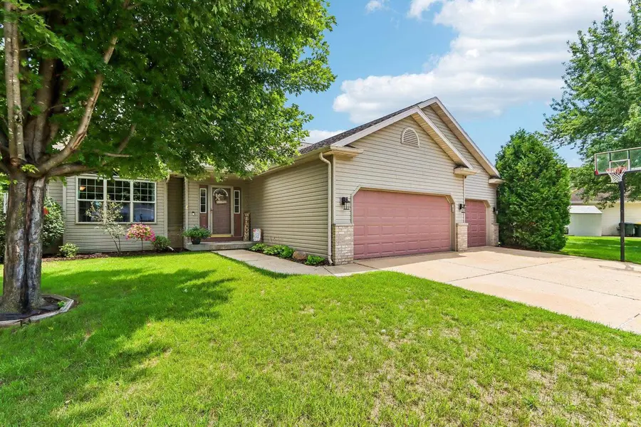 808 Hanksfield Place, Prairie Du Sac, WI 53578 - #2