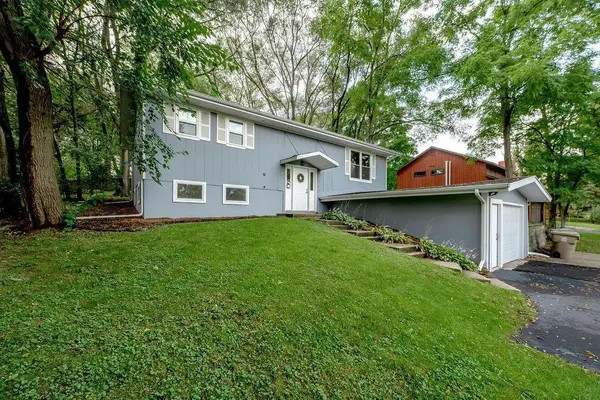 6109 Old Middleton Road, Madison, WI 53705