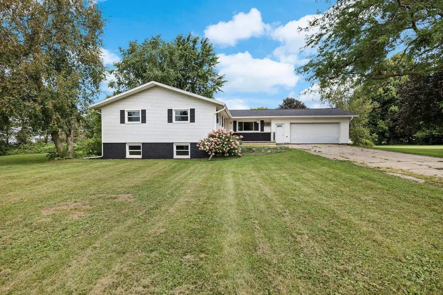 W6510 Kampen Road, Arlington, WI 53911 - #2