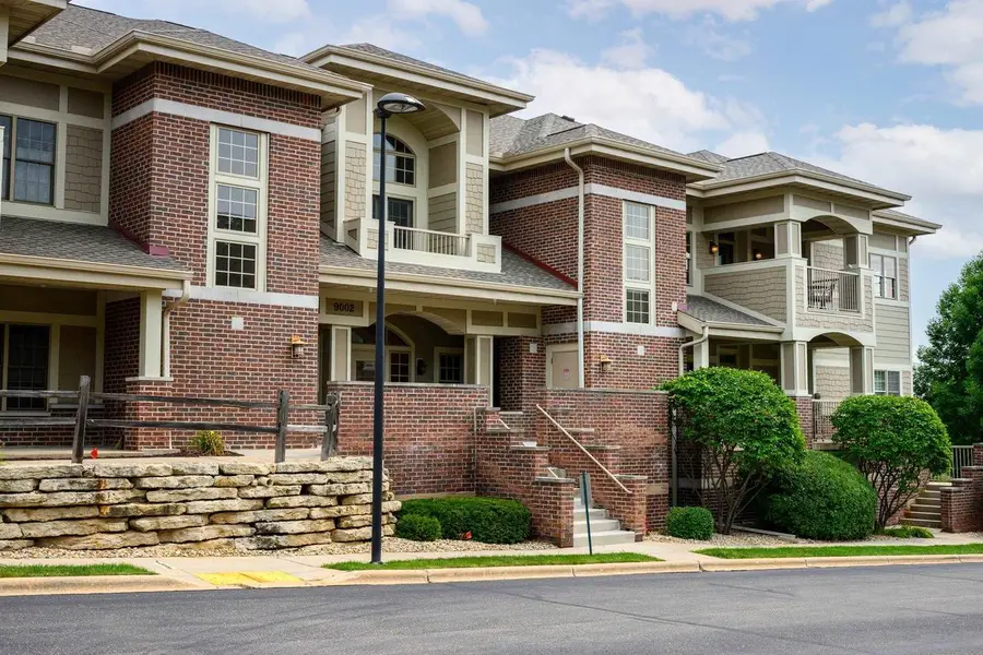 9002 Hawks Reserve Lane #201, Verona, WI 53593 - #2
