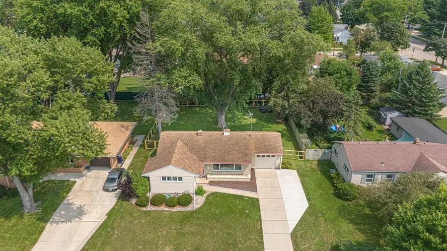 816 N Randall Avenue, Janesville, WI 53545 - #3