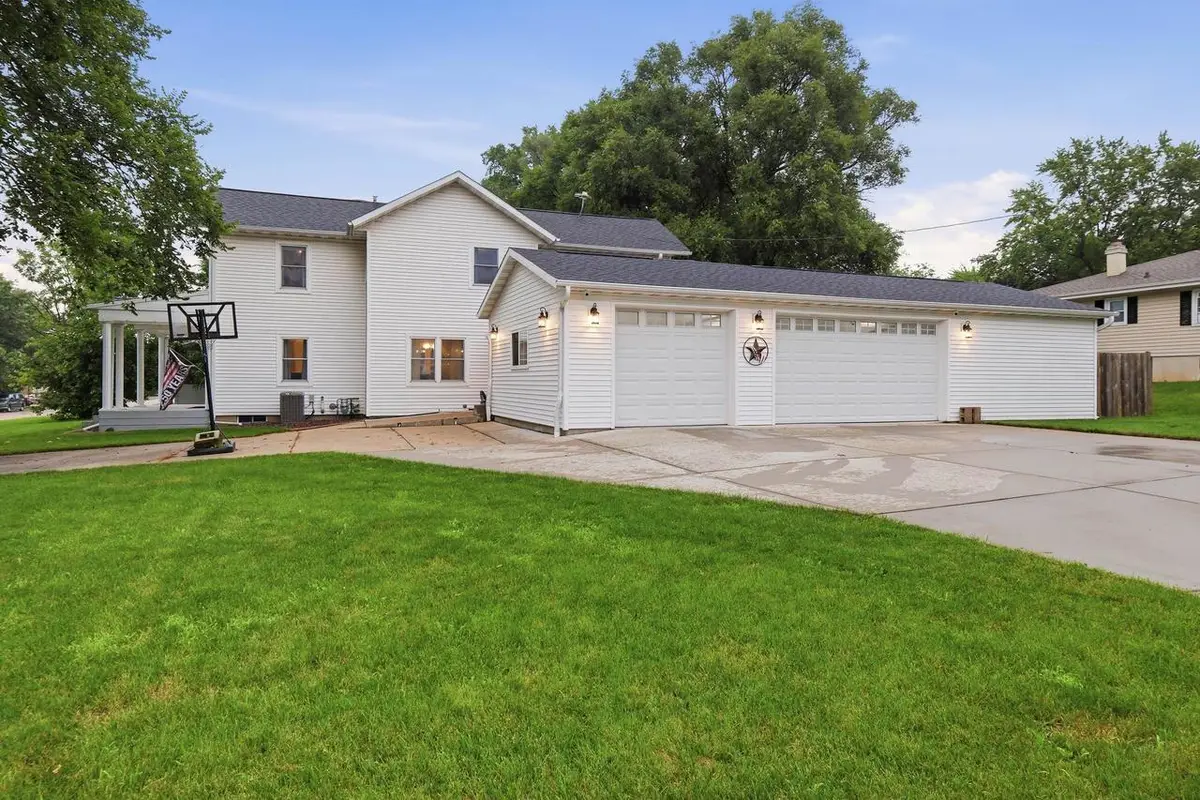 163 Valley Drive, Janesville, WI 53546 - #1