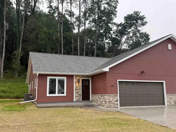1093 Rusalka Circle, Reedsburg, WI 53959