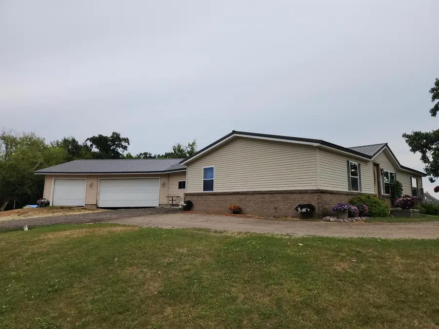 W5468 Military Road, Pardeeville, WI 53954 - #2