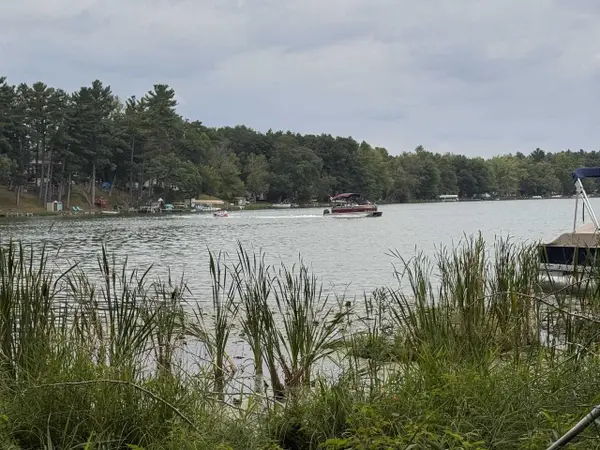 3064 W Lake Helen Drive, Rosholt, WI 54473