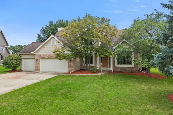 2 Cranbrook Circle, Madison, WI 53719