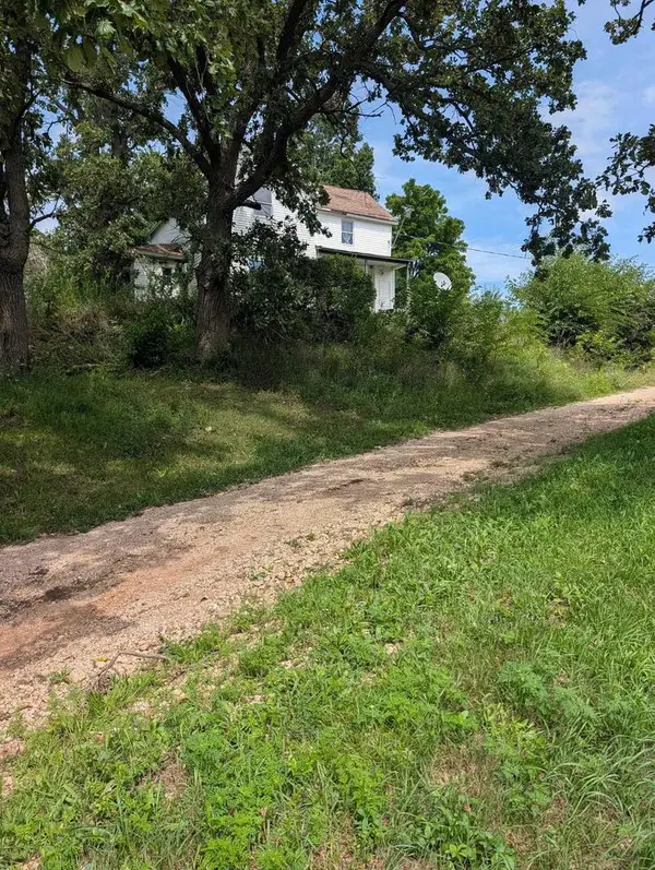 12349 Otter Creek Road, Darlington, WI 53530