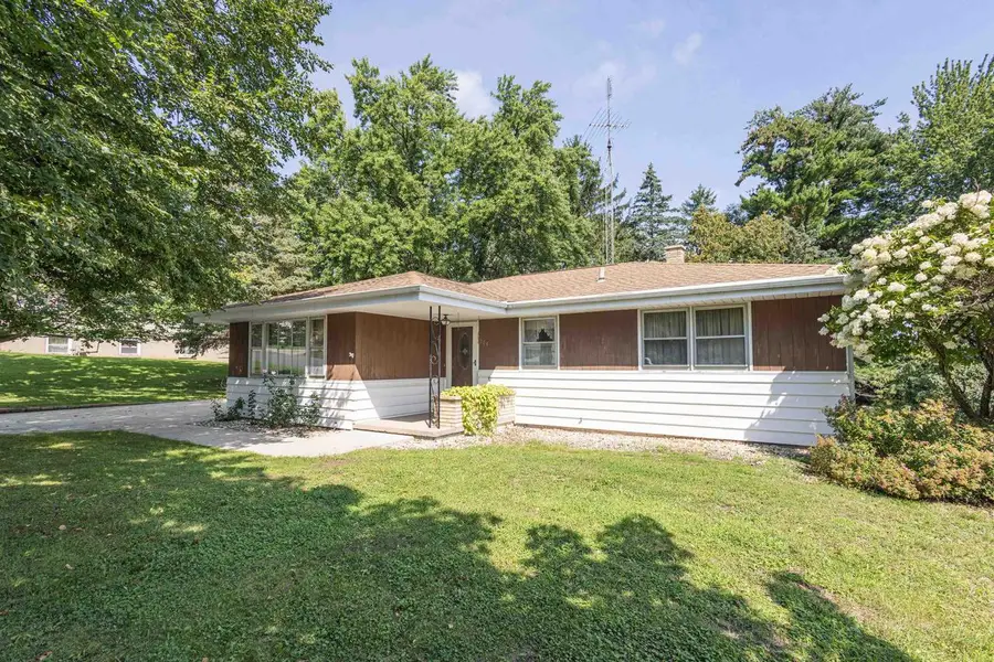 204 E Pleasant Street, South Wayne, WI 53587 - #2