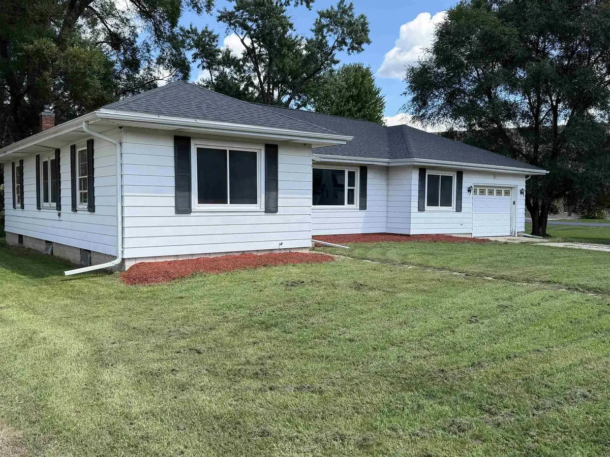 815 W Wisconsin Street, Portage, WI 53901 - #1