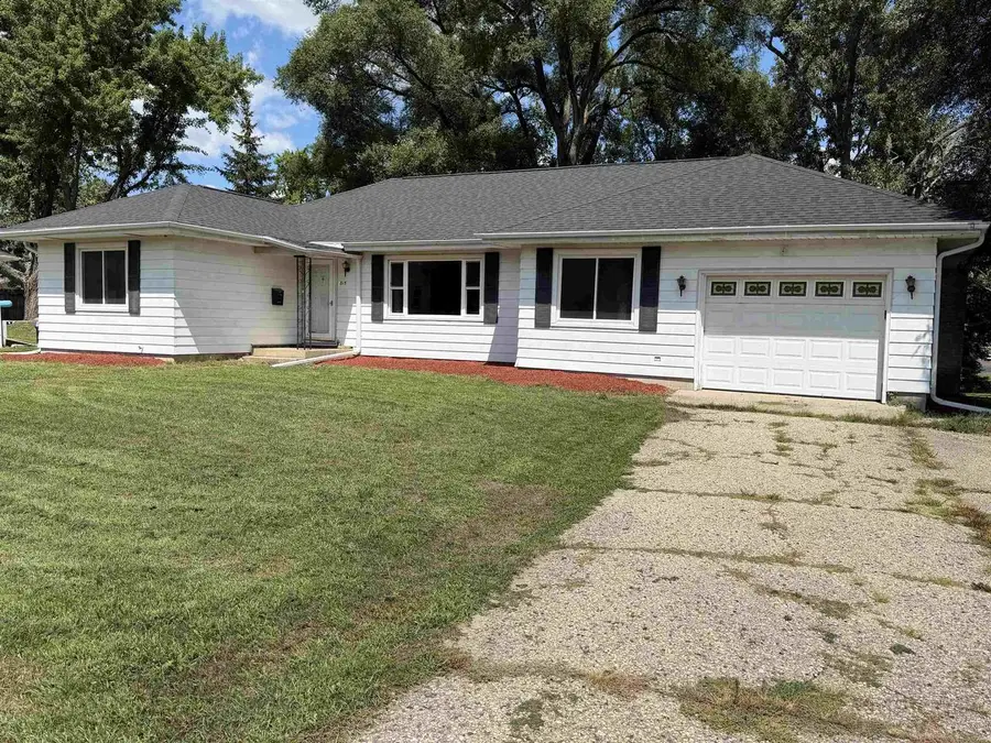 815 W Wisconsin Street, Portage, WI 53901 - #2