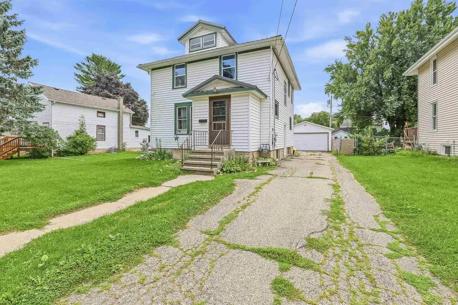 117 W Burnett Street, Beaver Dam, WI 53916 - #2
