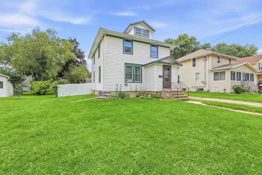 117 W Burnett Street, Beaver Dam, WI 53916 - #3
