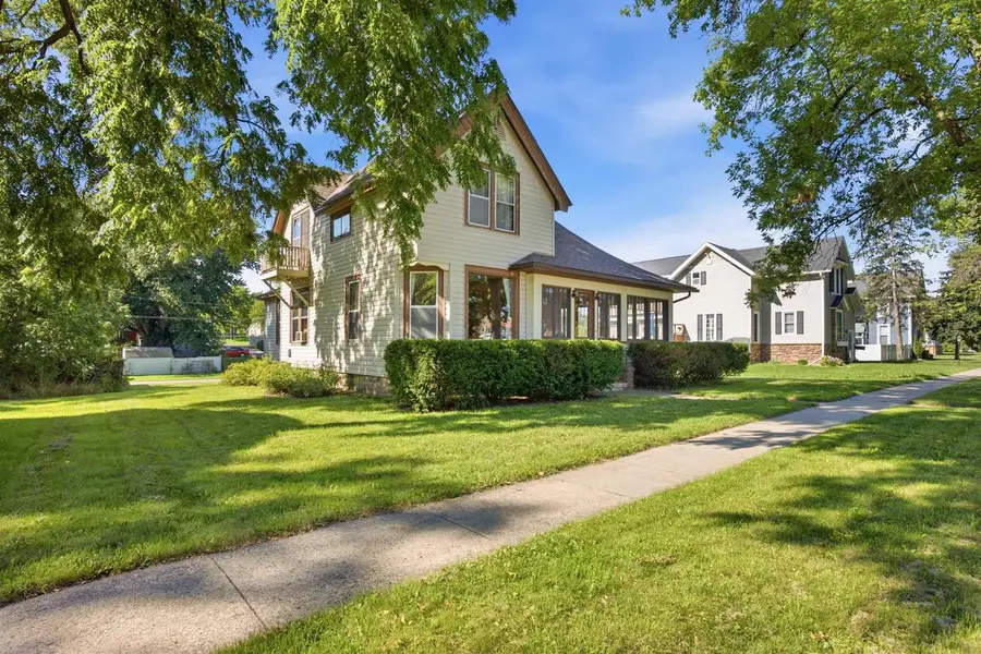 522 Washington Avenue, Wisconsin Dells, WI 53965 - #3