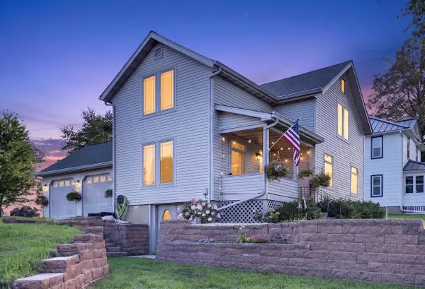 122 E Winnebago Street, Friesland, WI 53935