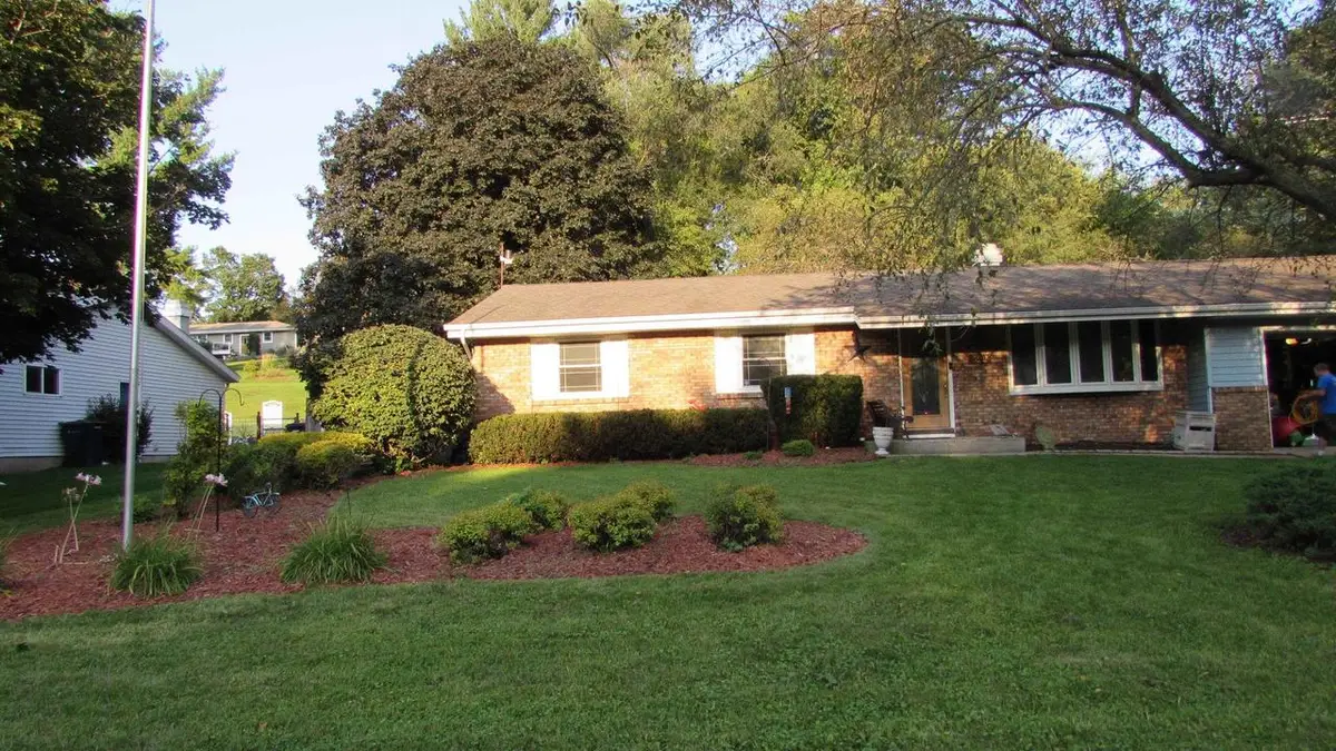 522 Sussex Drive, Janesville, WI 53546 - #1