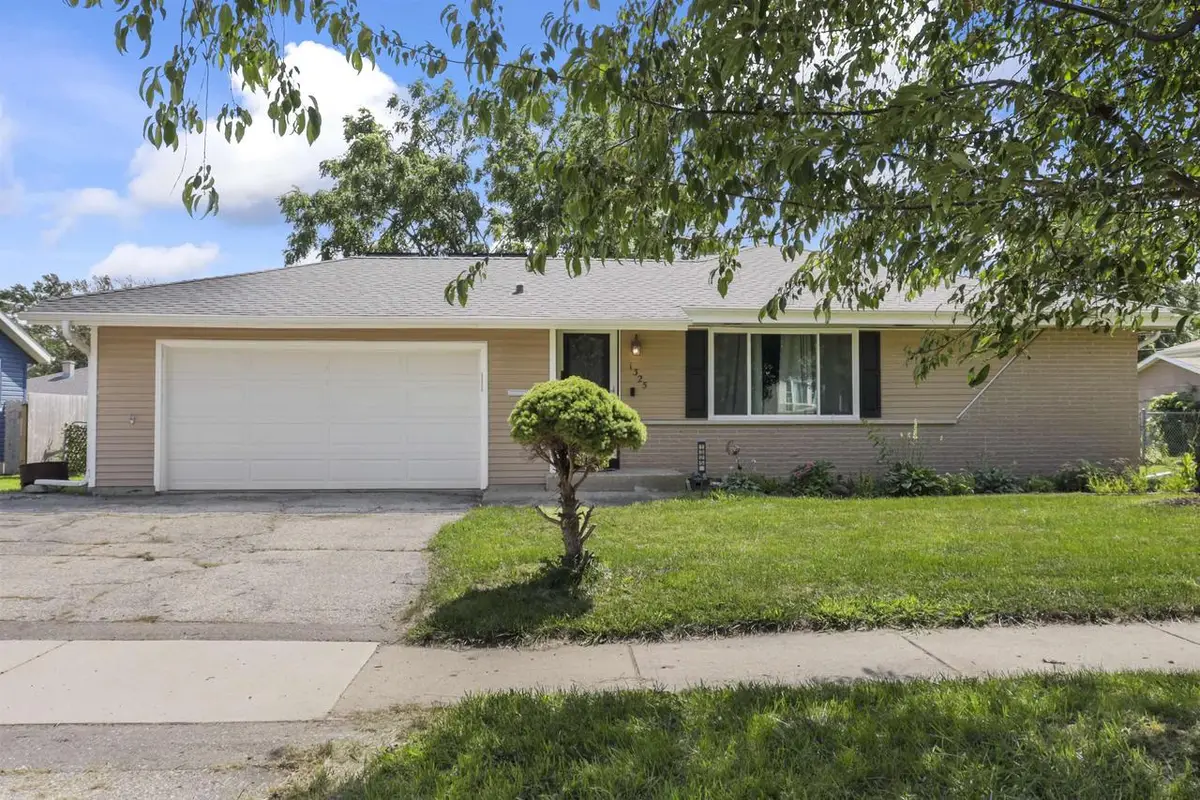 1325 W Conde Street, Janesville, WI 53546 - #1
