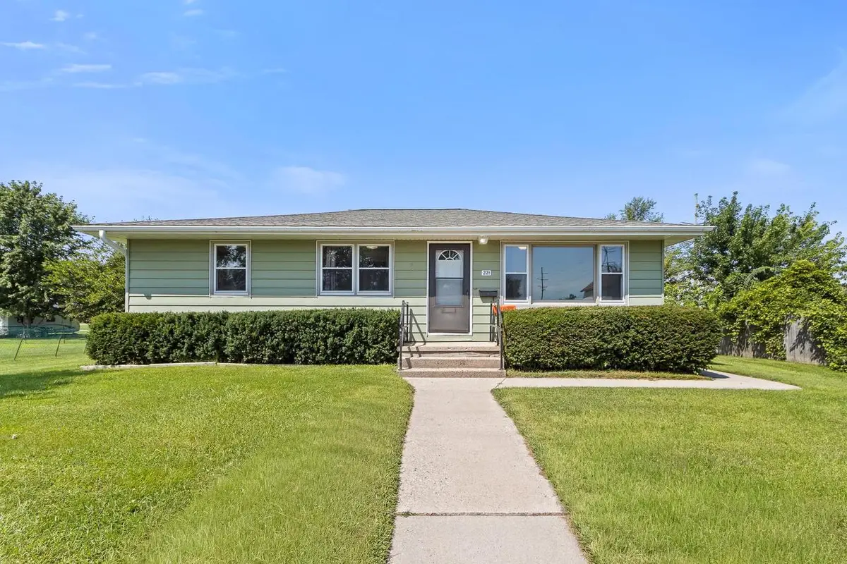 221 Washington Street, Portage, WI 53901 - #1