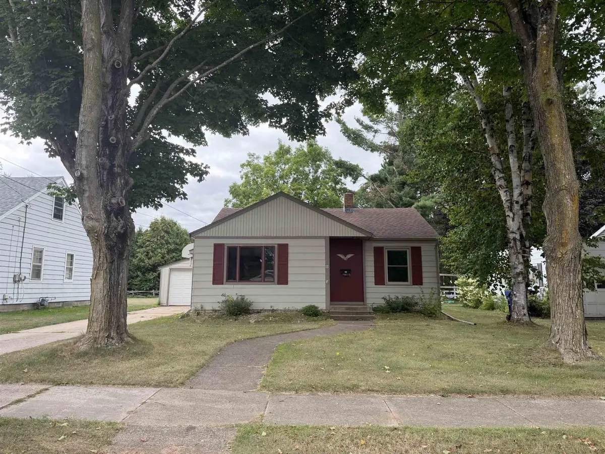 44 West Street, Clintonville, WI 54929 - #1