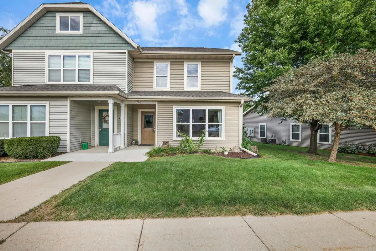 207 S Musket Ridge Drive, Sun Prairie, WI 53590 - #1