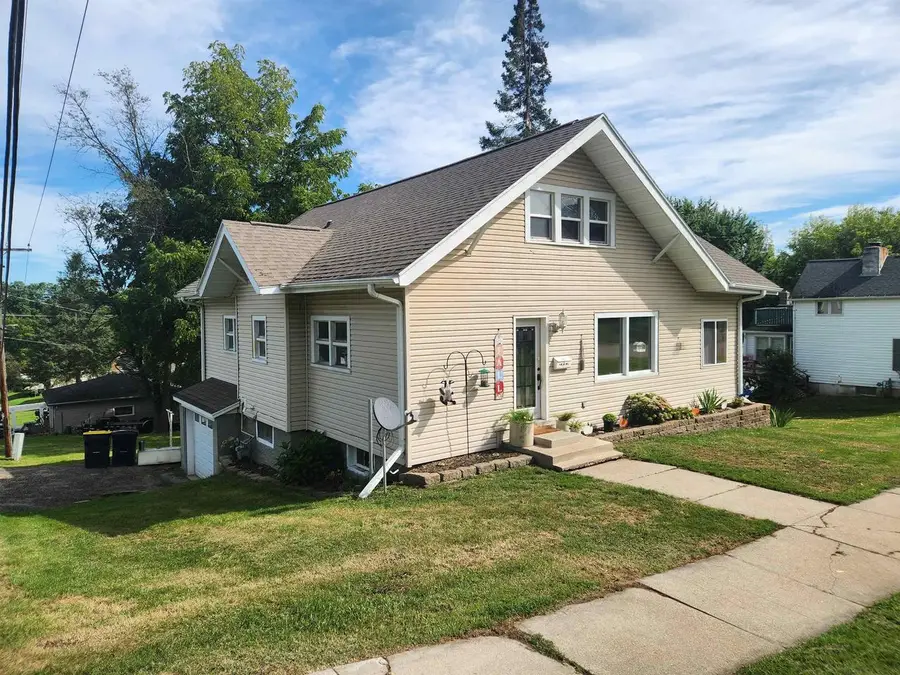 216 Nassau Street, Elroy, WI 53929 - #3
