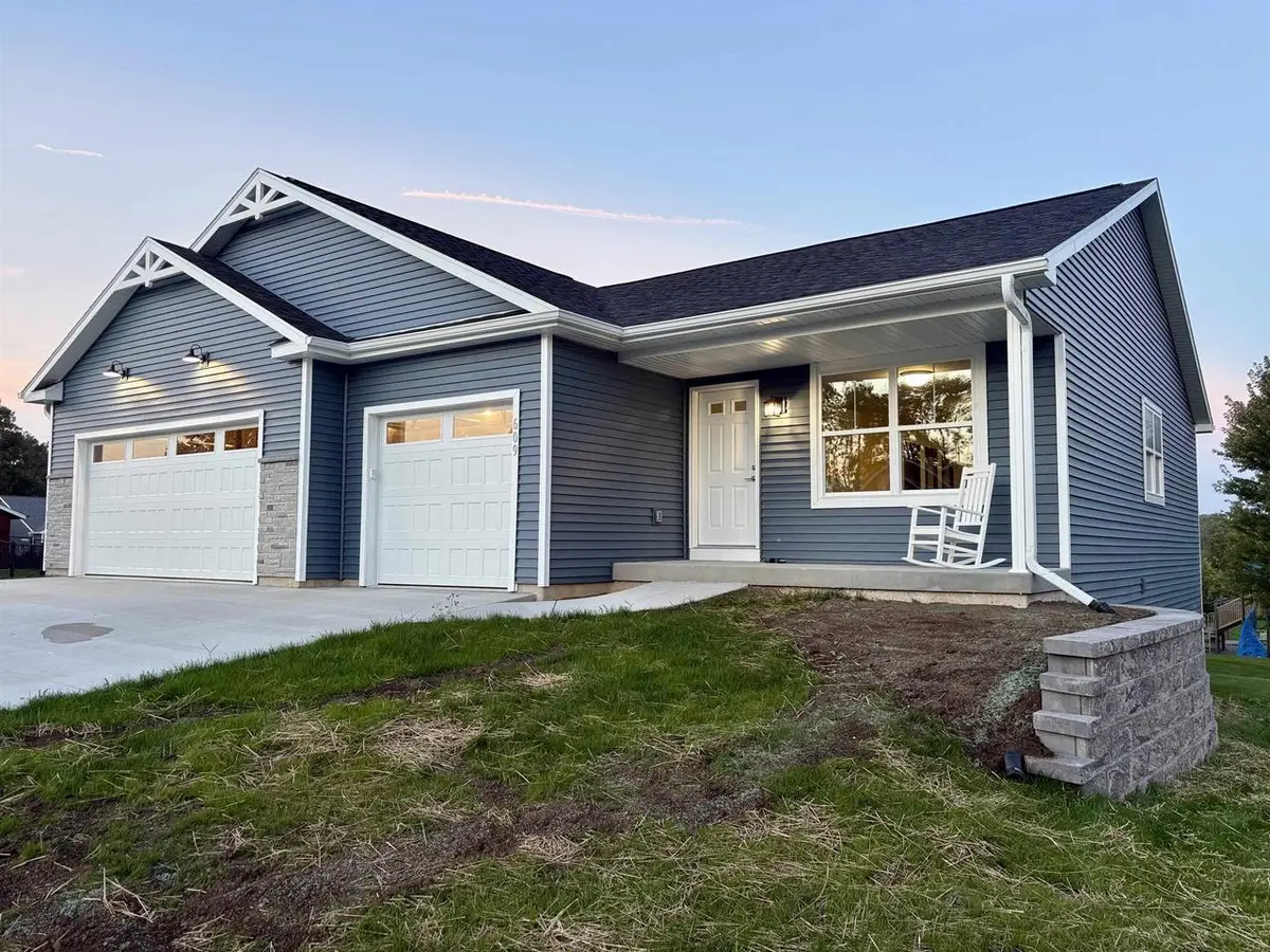 609 Lake View Avenue, Merrimac, WI 53561 - #1
