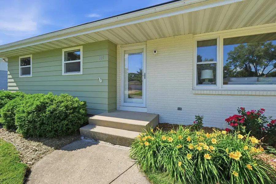 146 W Macarthur Street, Sun Prairie, WI 53590 - #2