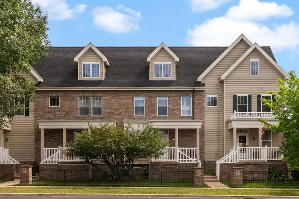 25 S Gardens Way, Fitchburg, WI 53711