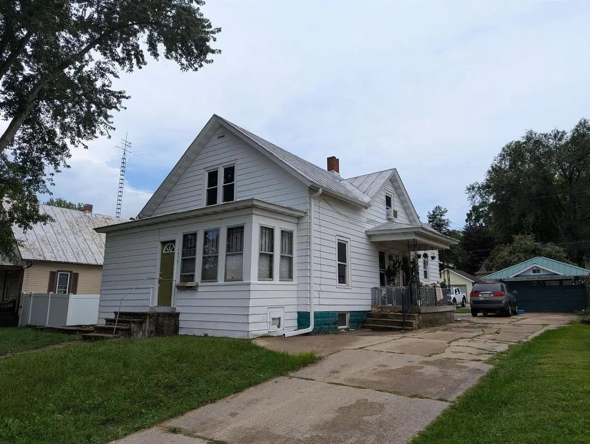 418-418 1/2 8th Avenue, Baraboo, WI 53913 - #1