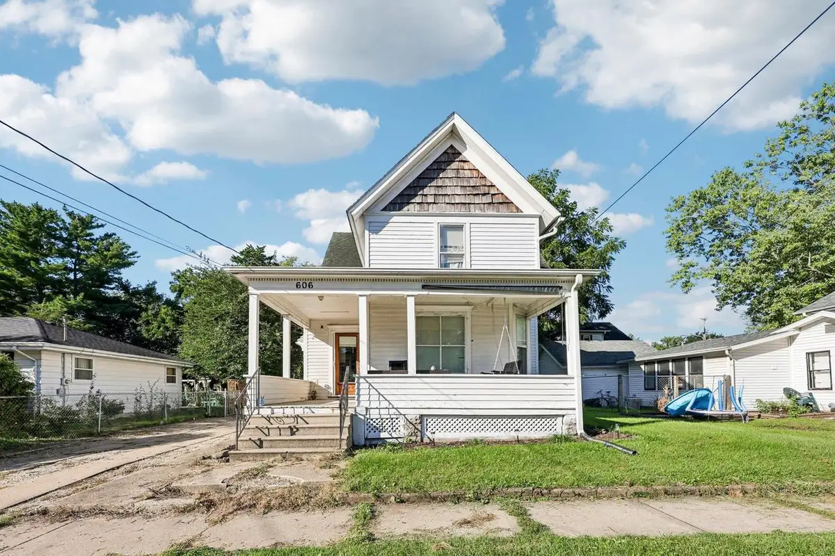606 Chestnut Street, Janesville, WI 53548 - #1