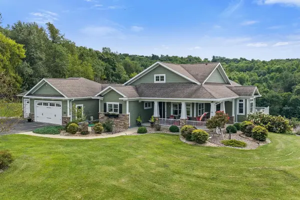 S2419 Santas Loop Road, Wonewoc, WI 53968