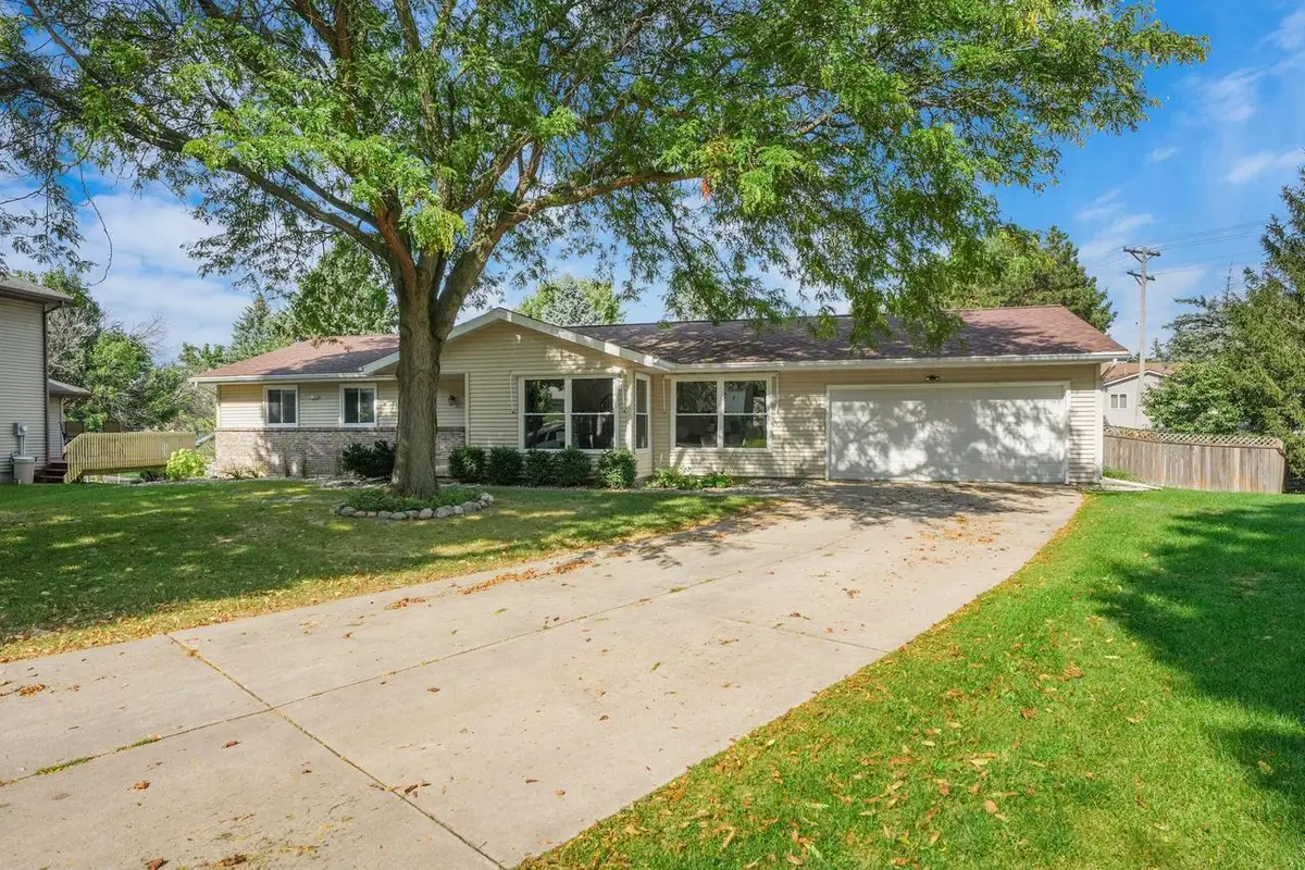 6 Lynbrook Circle, Madison, WI 53719 - #1
