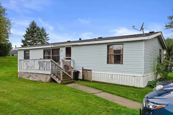 4823 Schoen Road #115, Union Grove, WI 53182