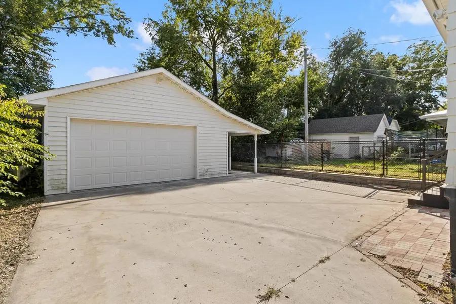 306 W Edgewater Street, Portage, WI 53901 - #3