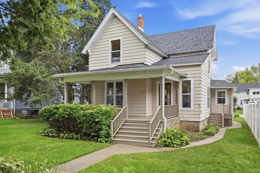 527 1st Street, Baraboo, WI 53913 - #2