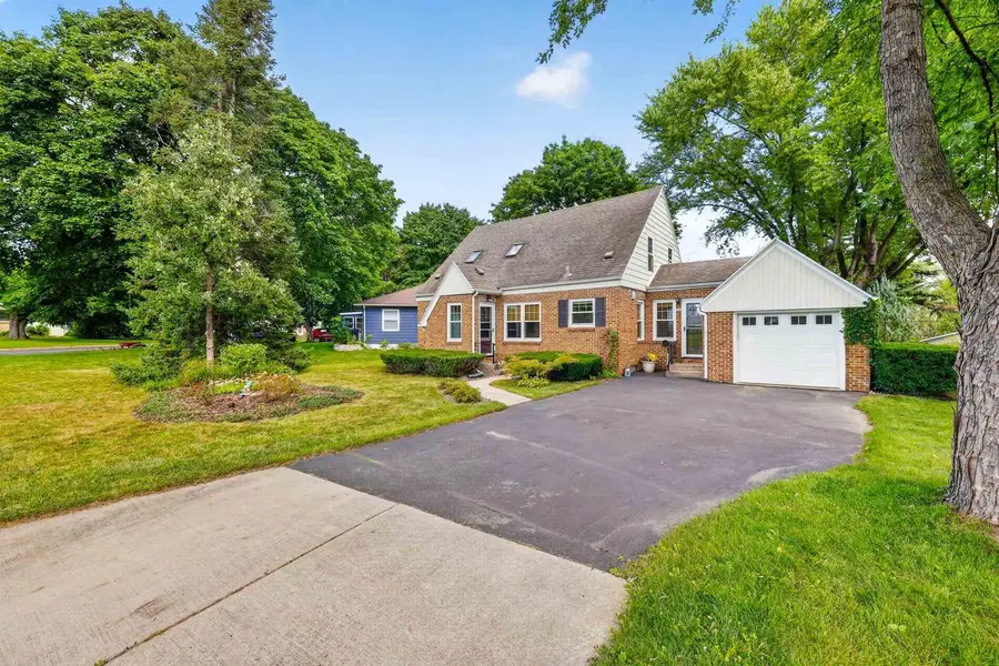 186 Hillcrest Circle, Sun Prairie, WI 53590 - #2