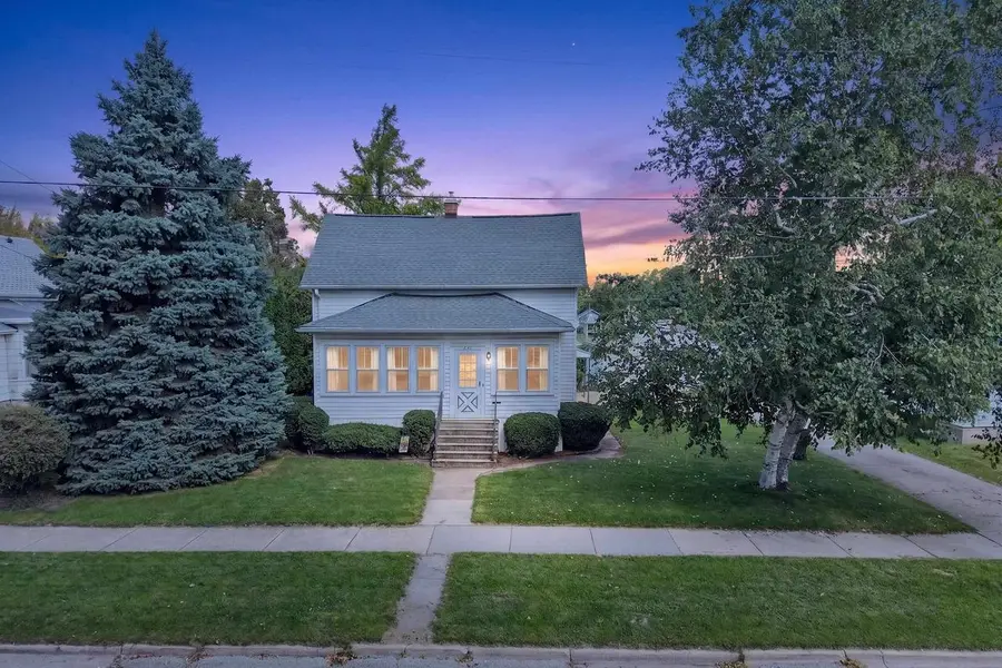1126 W 6th Avenue, Oshkosh, WI 54902 - #2