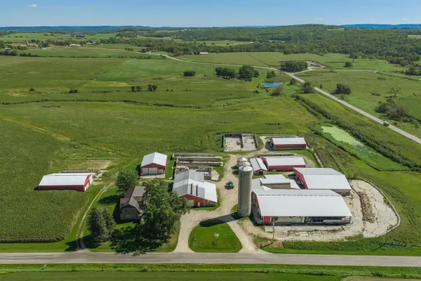 S4452 Grote Hill Road, Reedsburg, WI 53959