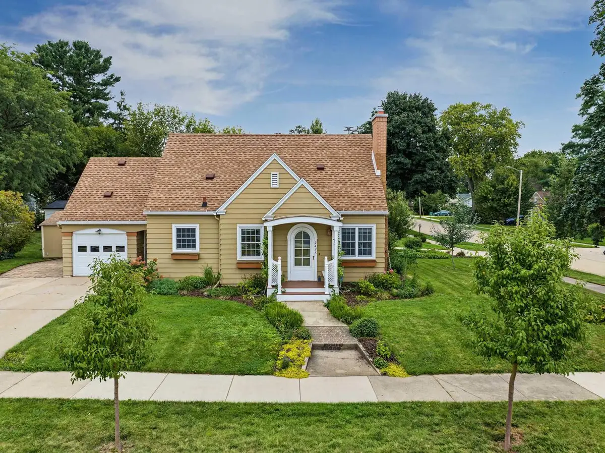 2425 7th Street, Monroe, WI 53566 - #1