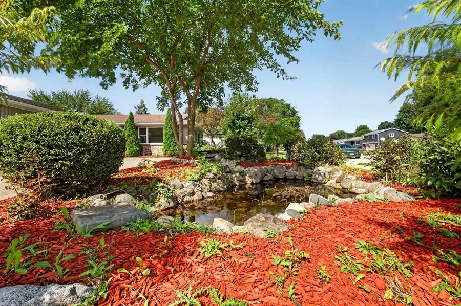 323 Santa Fe Trail, Waunakee, WI 53597 - #2