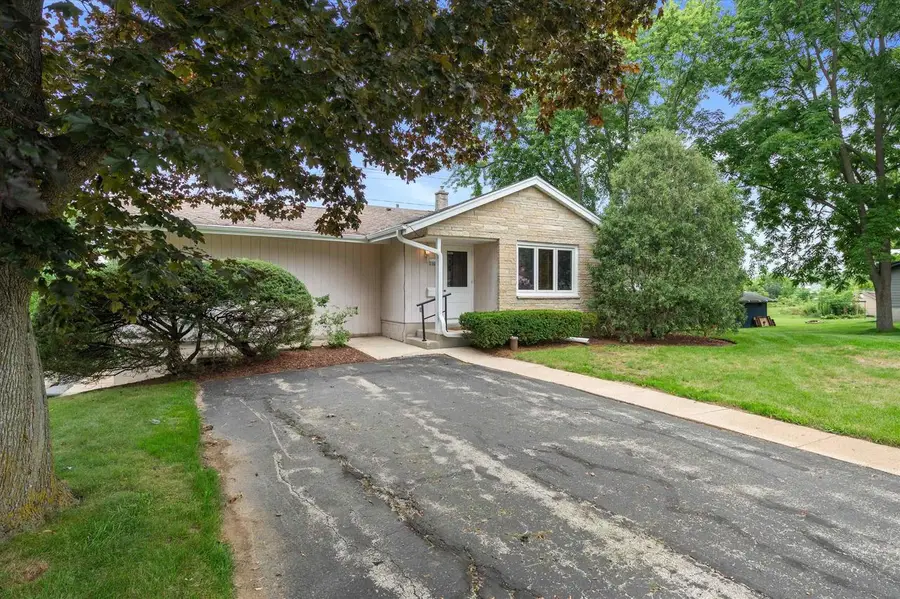 2305 Patricia Lane, Waukesha, WI 53188 - #2