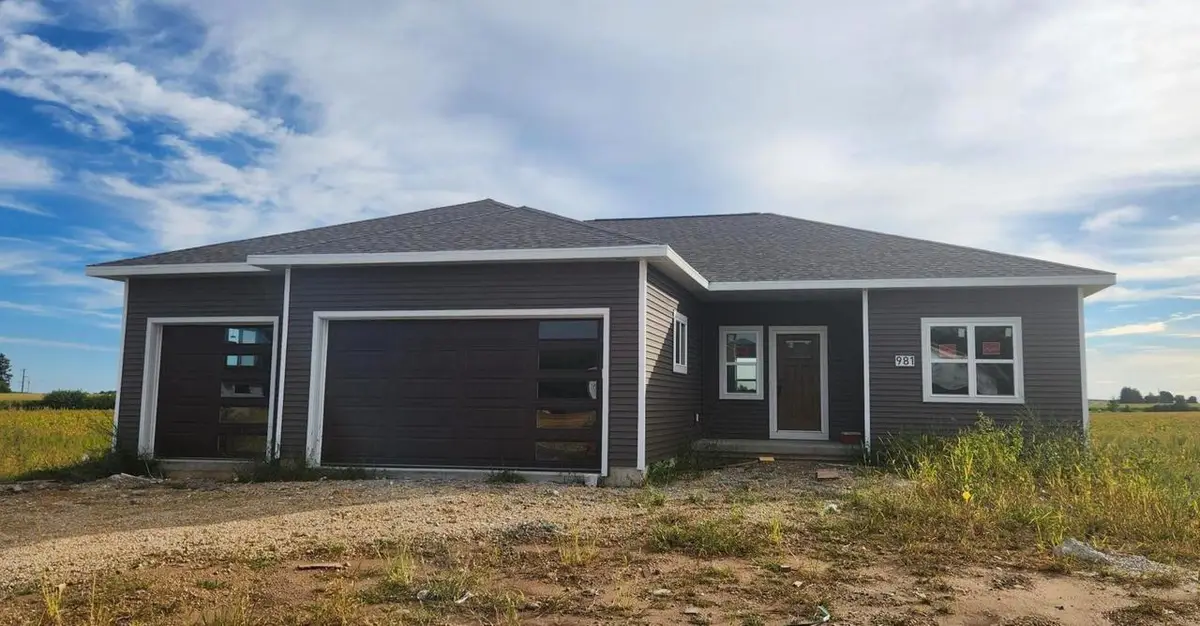 981 Bell Circle, Arlington, WI 53911 - #1