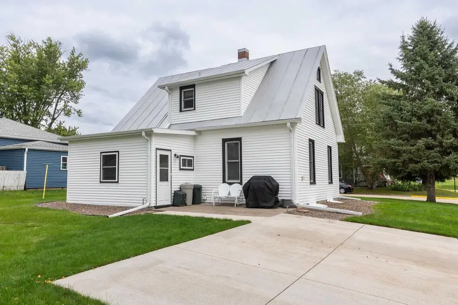 910 N Court Street, Platteville, WI 53818 - #3