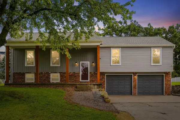 975 Hillcrest Circle, Platteville, WI 53818