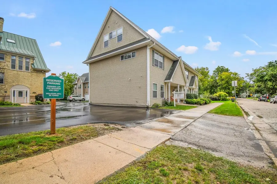 1011 Summit Avenue #11, Stoughton, WI 53589 - #3