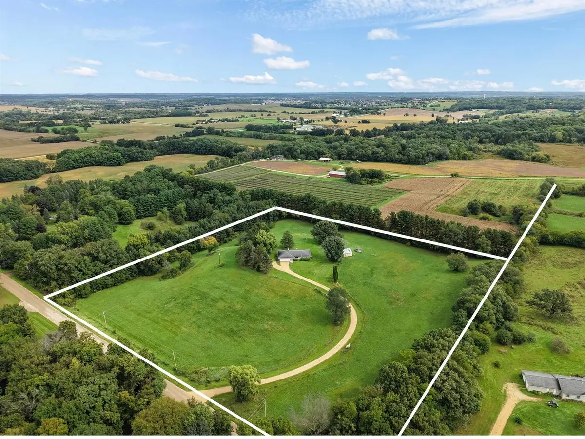 994 Tipperary Road, Oregon, WI 53575 - #1