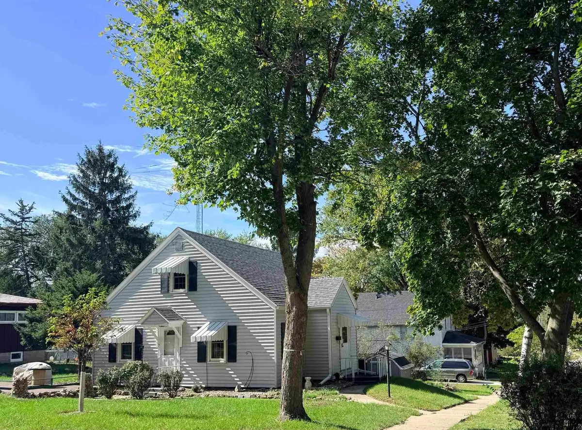 591 E 4th Street, Richland Center, WI 53581 - #1