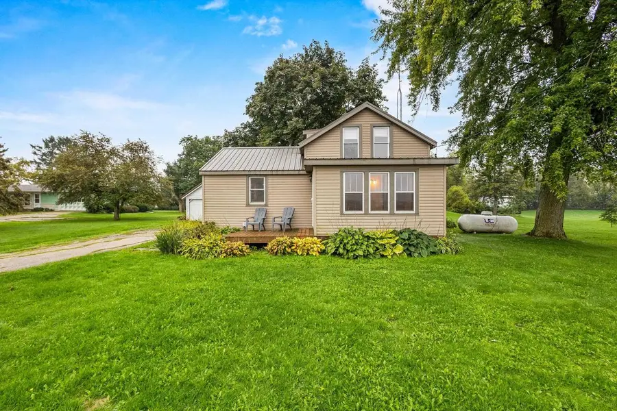 W6883 Arbor Road, Juneau, WI 53039 - #2